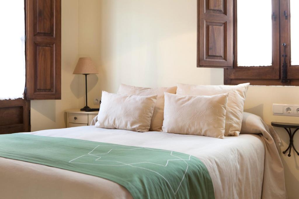 Suites Casa Cuesta Del Agua Гранада Номер фото